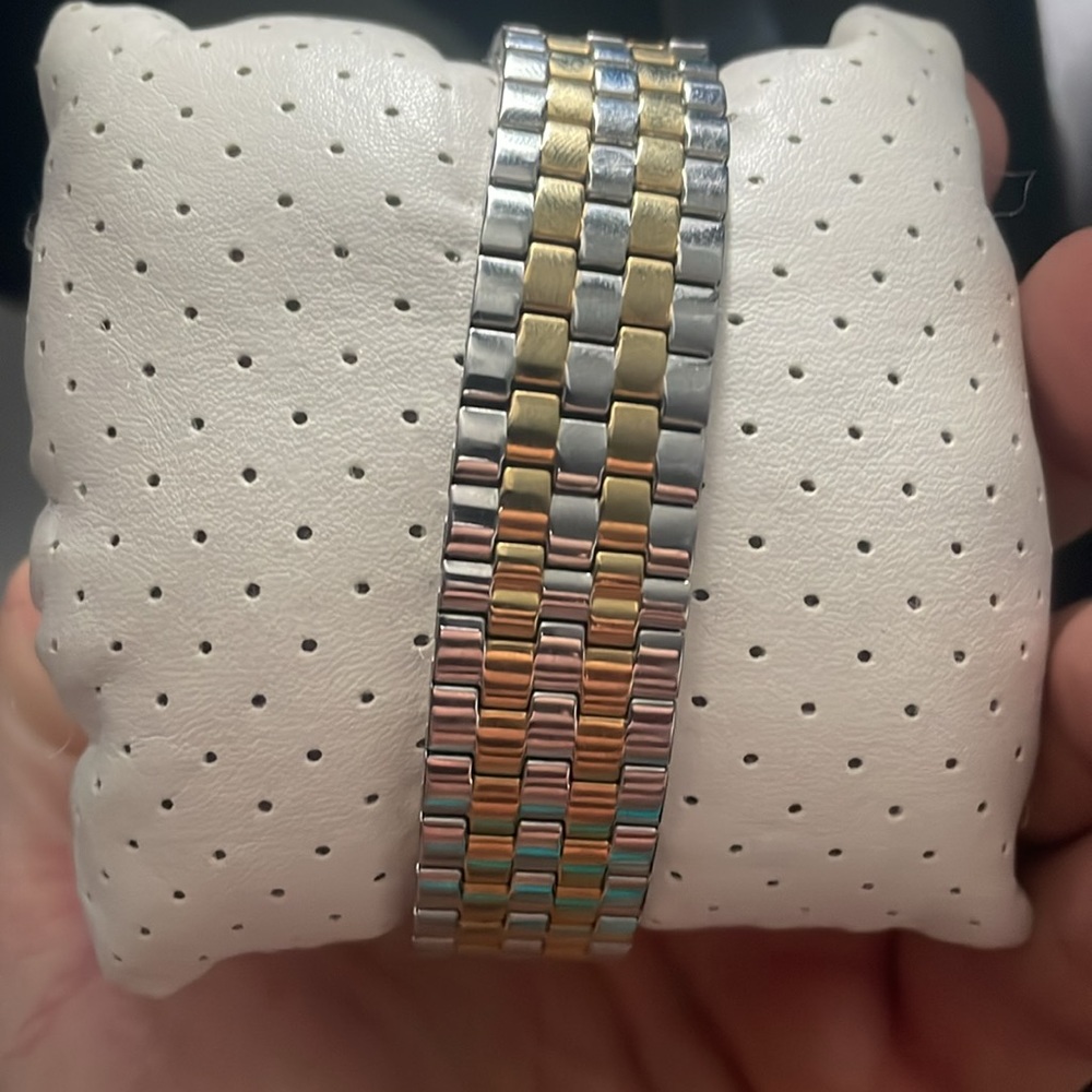 Mark echo watch worn once or twice. Like new condition - Picture 3 of 3